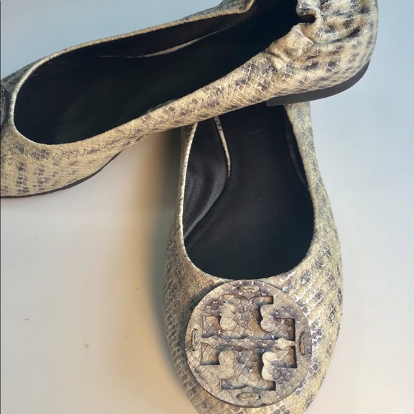 Tory Burch cream/grey snakeskin flats size 7.5 - Picture 2 of 5